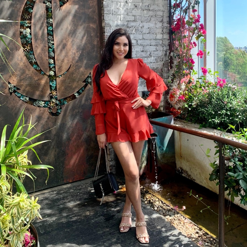 MEET YOUR SELLER💕 - Picture 2 of 7